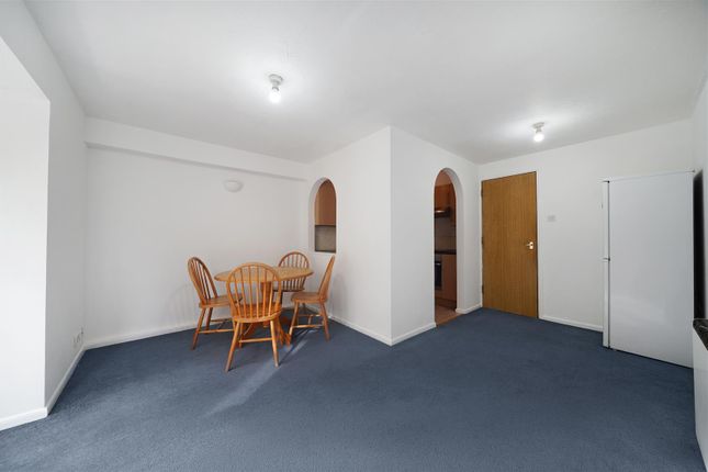 Conifer Way, Wembley photo 3