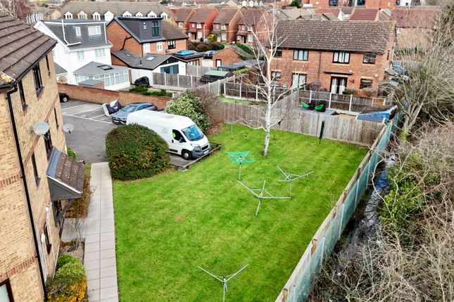 39, Messant Close, Romford photo 4