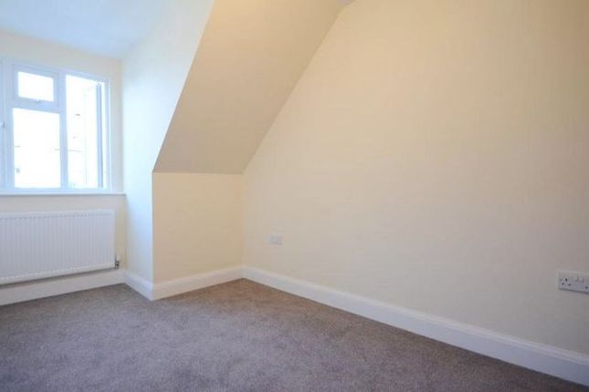 Flat 1 62-64 Reading Road, Yateley, Yateley photo 4