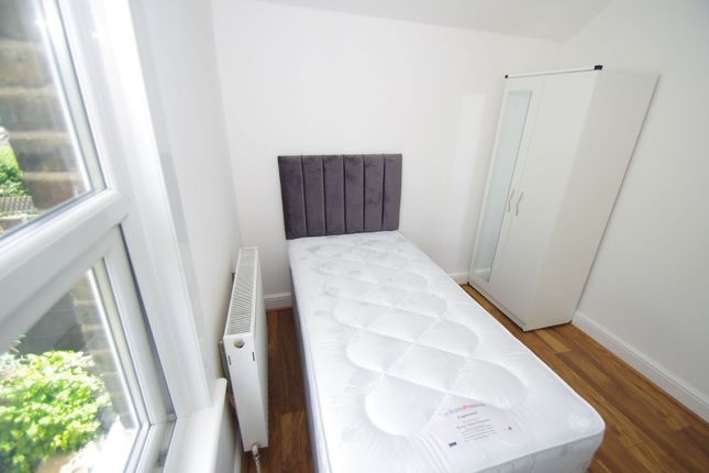 Whippendell Road, Watford photo 4