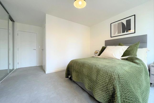 Flat to rent in Machine Works House, Pressing Lane, Hayes