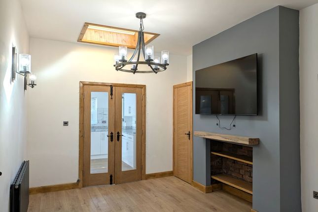12 Swiss Valley, Llanelli photo 4