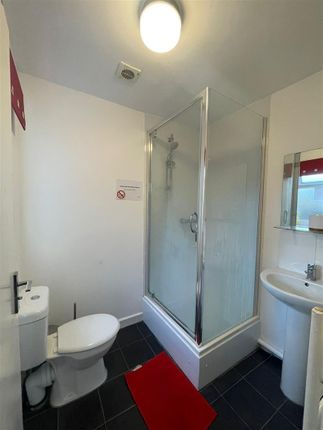 Room to rent in Bloxwich Road, Walsall