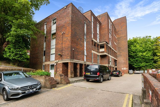 Flat for sale in Startpoint, Downs Road, Luton, Bedfordshire