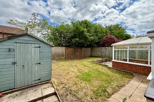 22 Clarke Hall Road, Wakefield photo 2