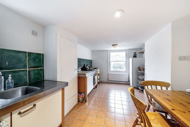 Top Floor Flat, 17, Solon Road, London photo 4
