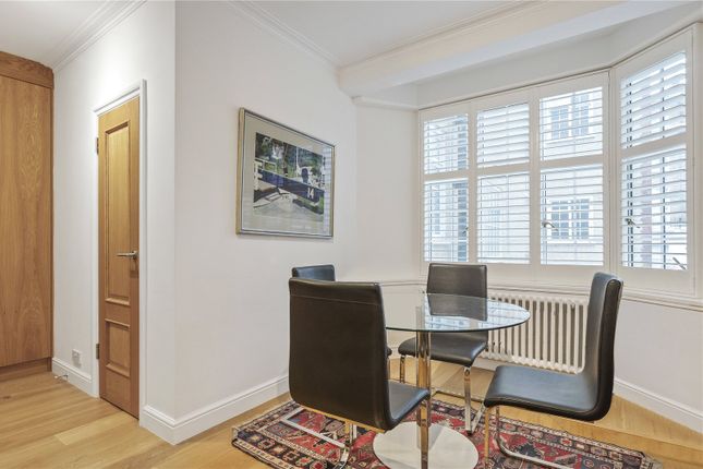 Flat 10, Queen Court,, Queen Square, London photo 2