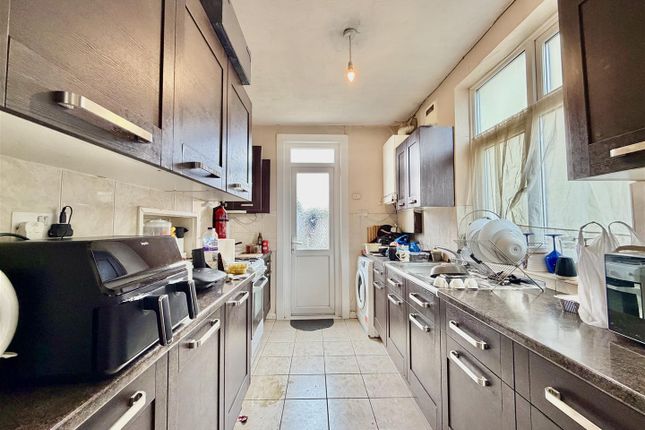 660, Bath Road, Cranford photo 2