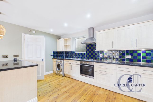 2 Farriers Close, Cheltenham photo 3