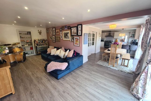 7, Hill Drive, High Peak photo 4