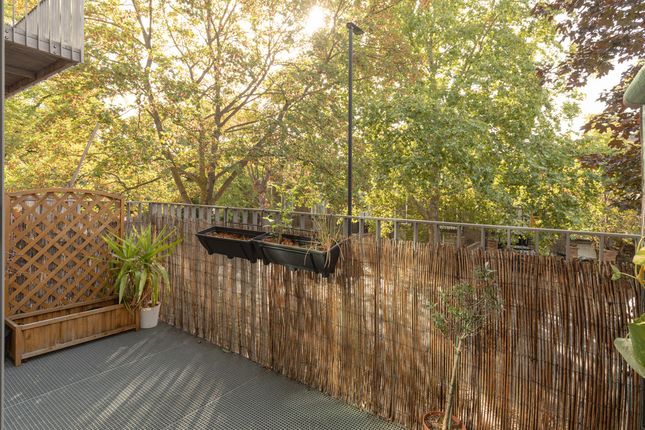 Flat 8, 1, Holland Grove, Oval photo 4