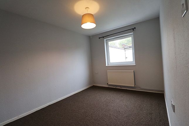 Montague Crescent, Northampton photo 5