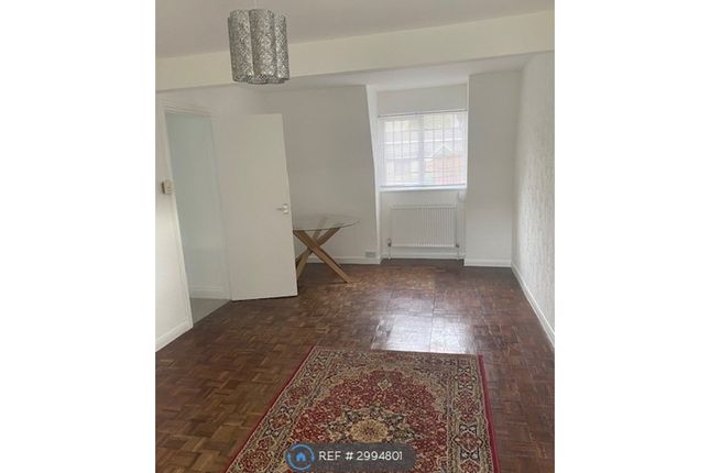 Barkham Road, Wokingham photo 4