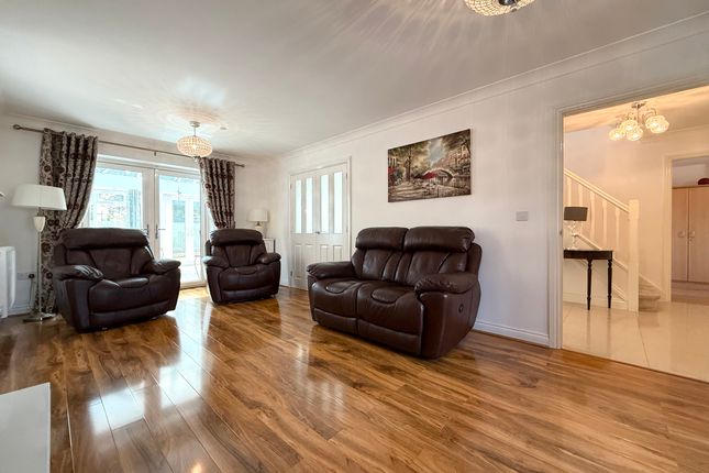 35 Y Dolydd, Aberdare photo 3