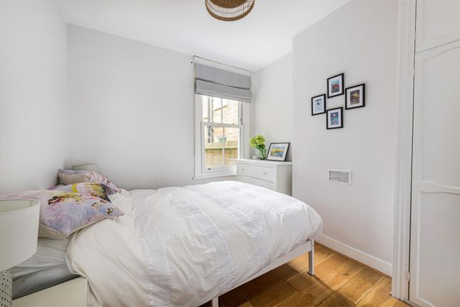 5 Lydden Grove Bed 1.Jpg