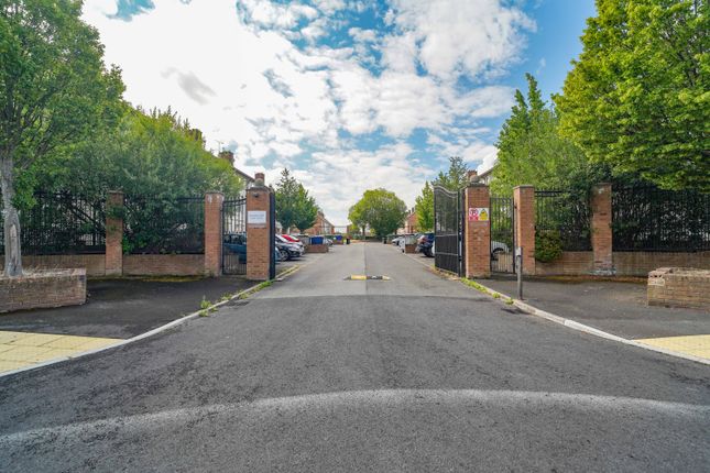 2-bed flat on 20, Alderfield Drive, Liverpool, £70,000