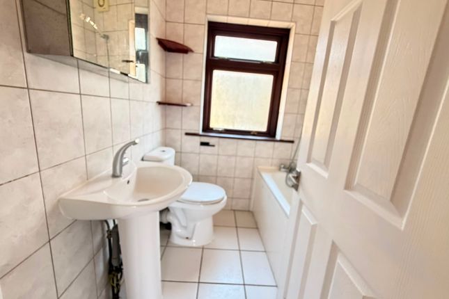 00, Lancaster Avenue, Barking photo 2