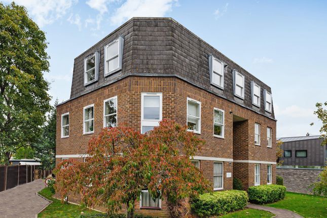 Flat for sale in Bychurch End, Teddington