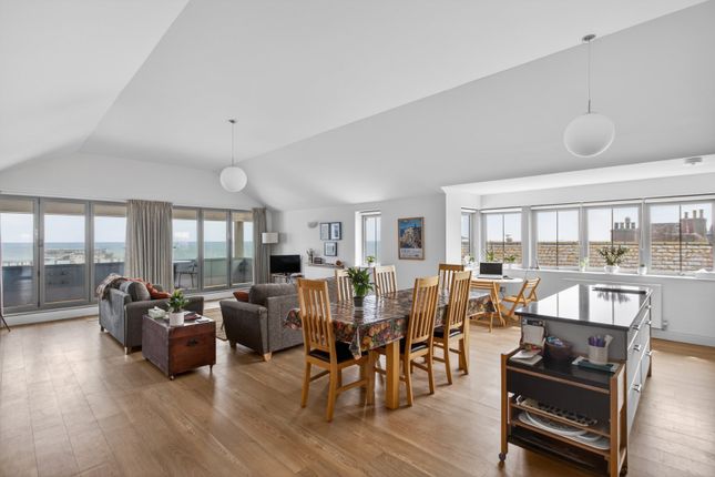 Apartment 9, Quarterdeck, 41-45, Beach Street, Kent photo 4