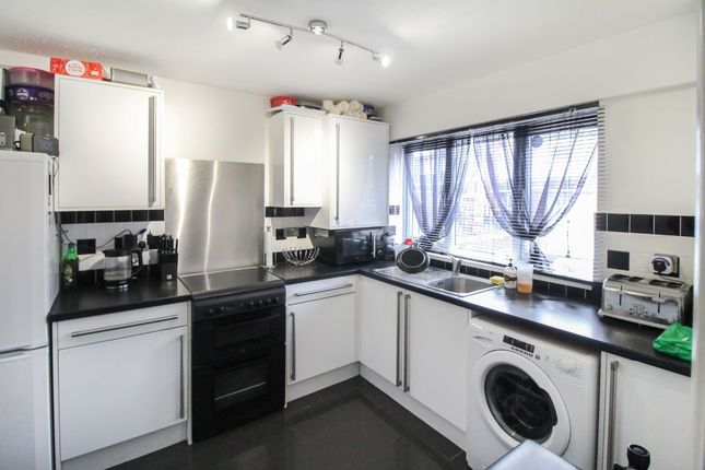 3 Ringwood Close, Bedford photo 2