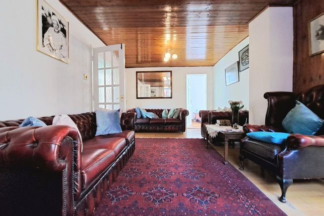 8, Speart Lane, Hounslow photo 3