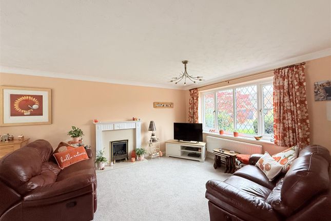 2, Meadowcroft, Hyde photo 2