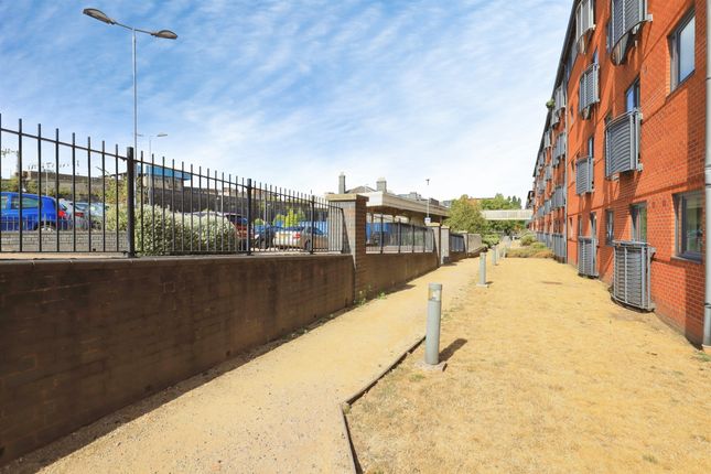 38, Broad Gauge Way, Wolverhampton photo 2