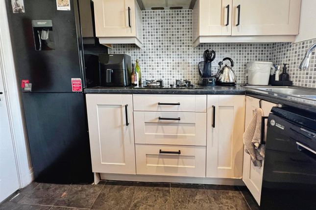14, Leafield Grove, Bradford photo 4