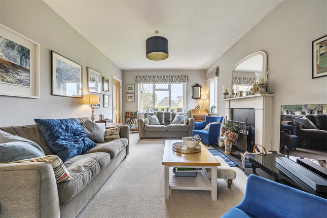 7 St James Close, Pangbourne on Thames photo 4