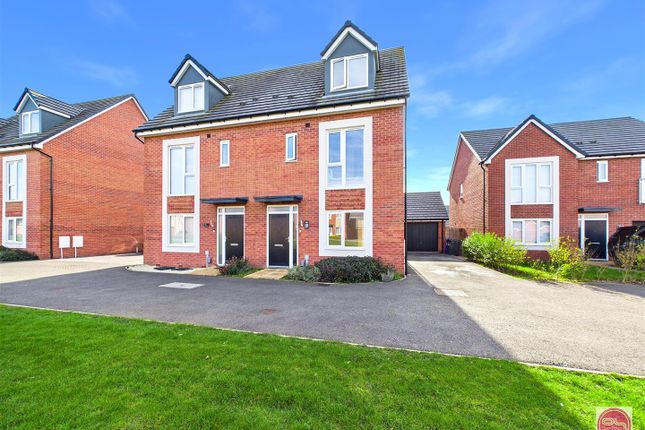 95, Rowan Drive, Burton-On-Trent photo 3