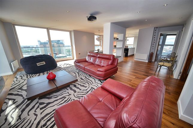 Flat to rent in City Lofts, 94 The Quays, Salford M50