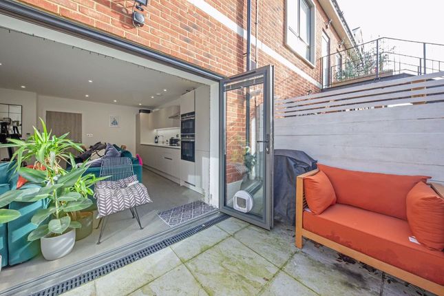 Flat for sale in Harlow Gardens, Kingston Upon Thames
