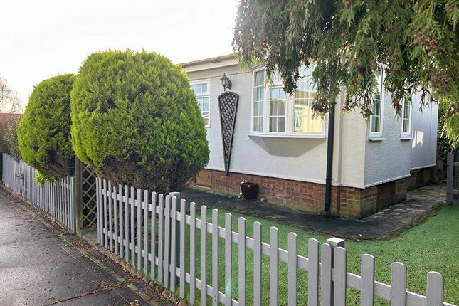 Mobile/park home for sale in Lippitts Hill, Loughton