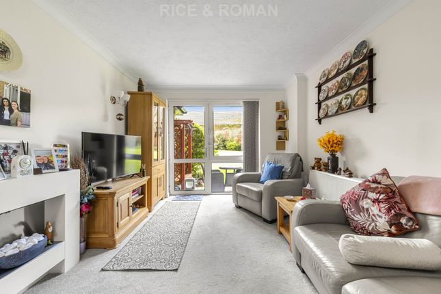 3 Badgers Court, The Grove, Epsom photo 2