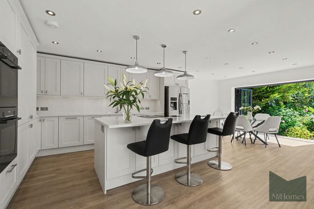 22 Camlet Way, Barnet photo 3