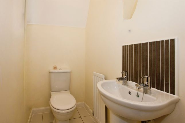 40, Housman Way, KIDDERMINSTER photo 4