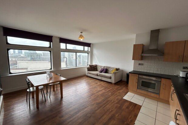 Flat to rent in Victoria Bridge Street, Salford