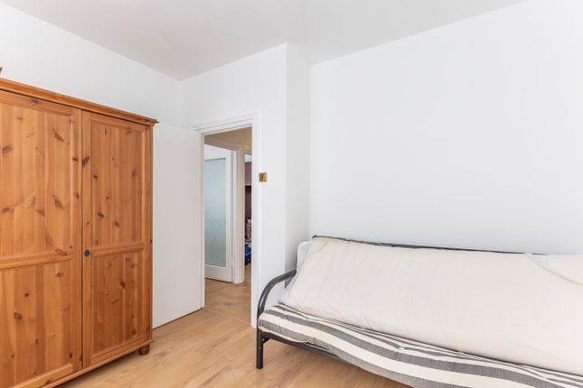 Flat for sale in Westbourne Court, London