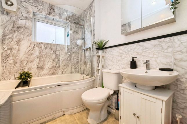 Flat 1, Alexander House, 105, Bradham Lane, Devon photo 4