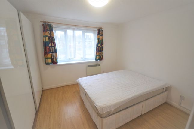 Buntingbridge Road, Ilford photo 5