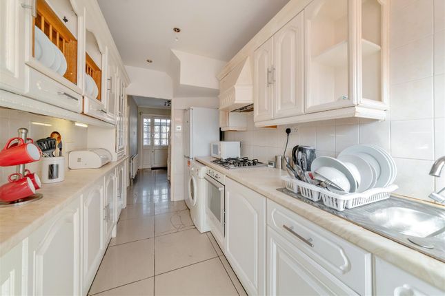 109, Lynmouth Avenue, Morden photo 4