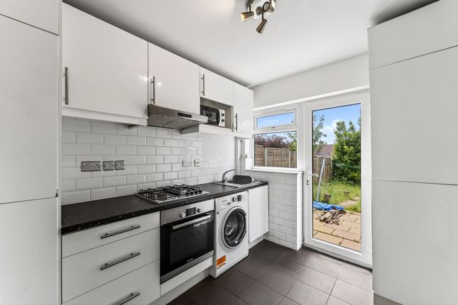 255, Kingsbridge Road, Morden photo 4