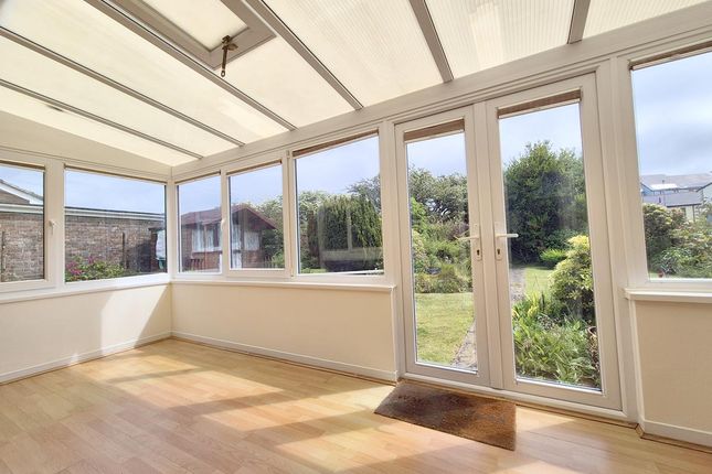 41, Manor Way, Helston photo 2