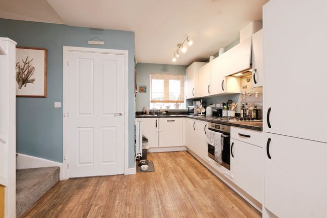 25, Snowdrop Crescent, Lydney photo 3