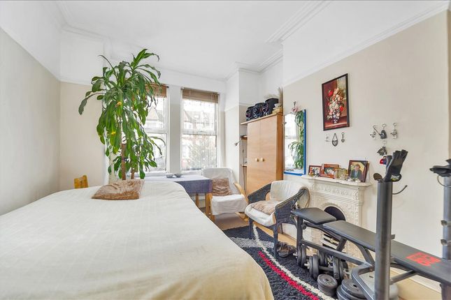 Flat for sale in Boundary Road, Wood Green, London
