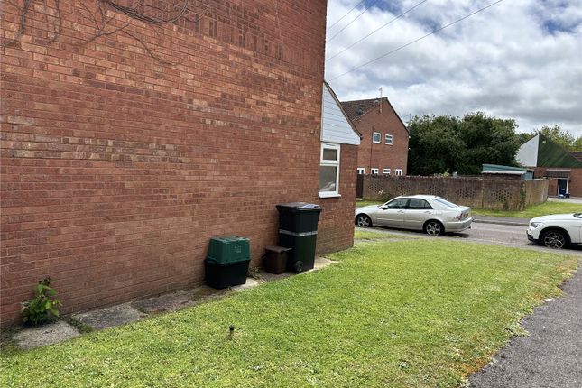 2, Darwin Close, Somerset photo 2