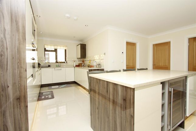 Flat 9, London View House 211-213, Swakeleys Road, Ickenham photo 3