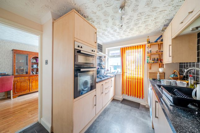 10, Chester Close, Lincoln photo 4
