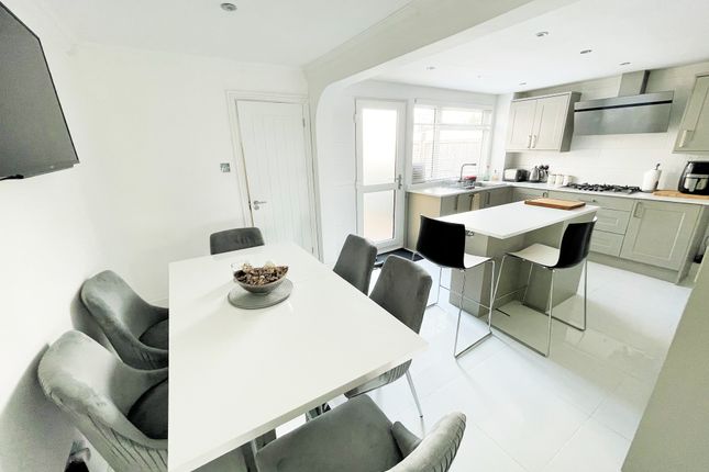 9, Spruce Road, Reading photo 3