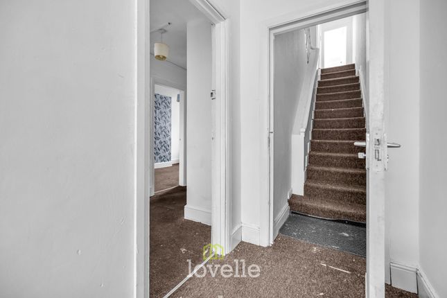 16 Grimsby Road, Cleethorpes photo 3